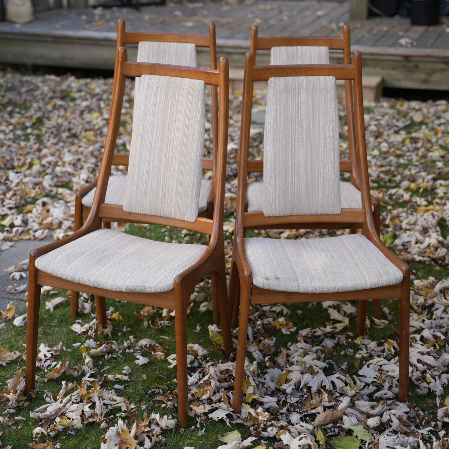 Teak Extendable Dinning Table with Ceramic Tiles, and four chairs.